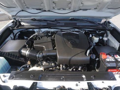 Used 2021 Toyota Tacoma Limited image 45