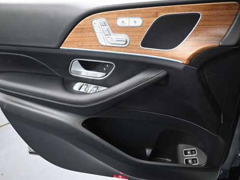 Used 2025 Mercedes-Benz GLE 450e 4MATIC w/ Winter Package image 27