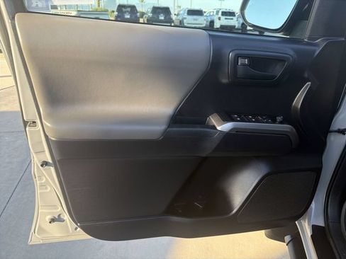 Certified 2021 Toyota Tacoma SR5 AWD/4WD image 9