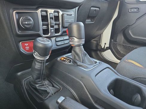 Used 2024 Jeep Wrangler Unlimited Rubicon AWD/4WD image 21