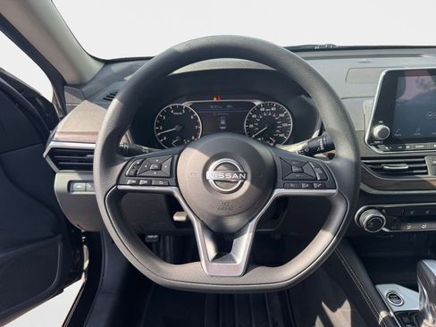 Used 2023 Nissan Altima 2.5 SV FWD image 11