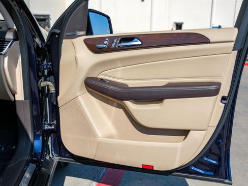 Used 2017 Mercedes-Benz GLE 350 w/ Premium 1 Package image 44