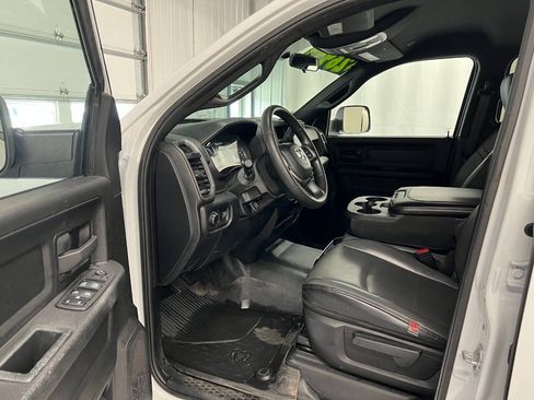 Used 2022 RAM 5500 Tradesman w/ Chrome Appearance Group AWD/4WD image 5