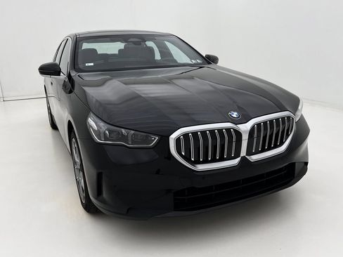 Used 2026 BMW 530i xDrive AWD/4WD image 3