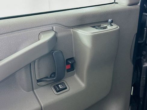 Used 2017 Chevrolet Express 2500 LT w/ LT Preferred Equipment Group image 17