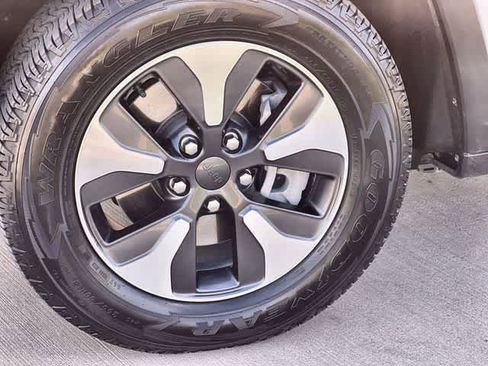 Used 2023 Jeep Grand Cherokee 4WD 4xe image 9