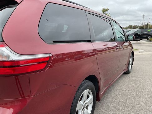 Used 2020 Toyota Sienna LE w/ LE Preferred Package FWD image 8