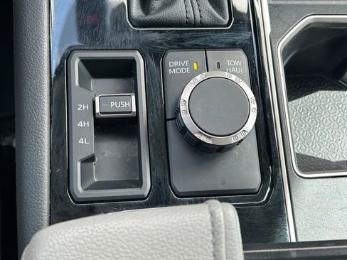 Used 2024 Toyota Tundra Limited image 31