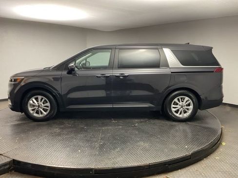 Used 2023 Kia Carnival LX image 4