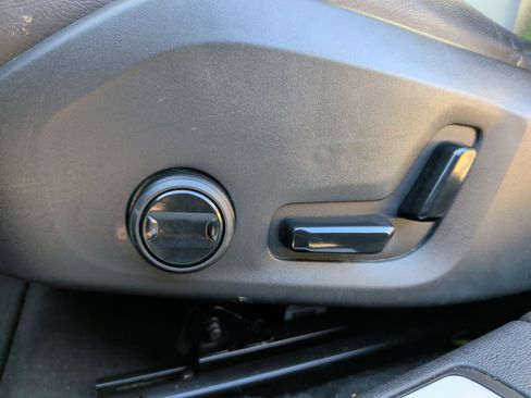 Used 2019 Volvo S60 T5 Momentum image 23