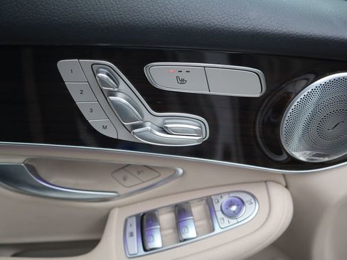 Used 2020 Mercedes-Benz GLC 300 image 18