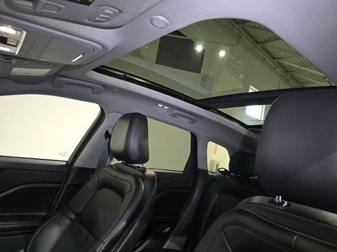 Used 2022 Lincoln Corsair AWD w/ Premium Package image 27