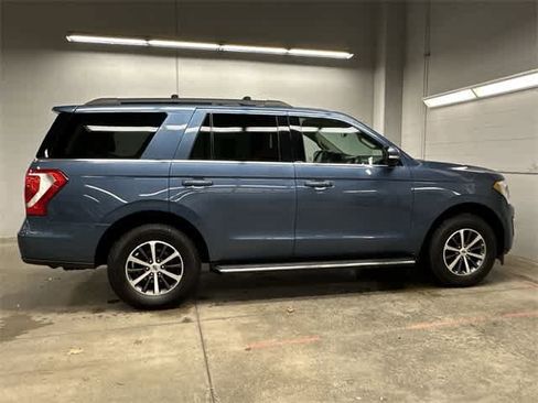 Used 2018 Ford Expedition XLT w/ Equipment Group 202A image 3