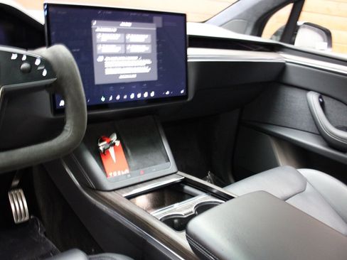 Used 2023 Tesla Model X image 48