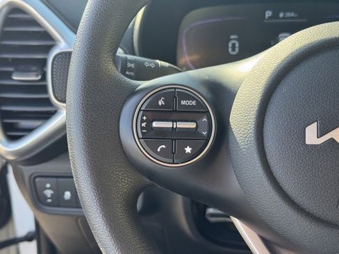 Certified 2025 Kia Soul LX w/ LX Technology Package image 27