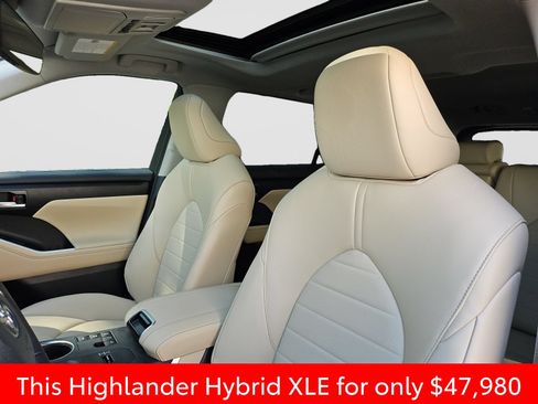 Used 2025 Toyota Highlander XLE AWD/4WD image 24