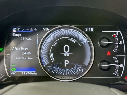 Used 2025 Lexus ES 300h Ultra Luxury w/ Accessory Package (Z2) FWD image 13