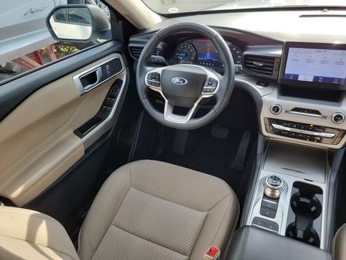 Used 2024 Ford Explorer XLT RWD image 11