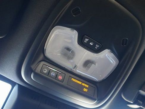 New 2025 GMC Canyon Elevation w/ Convenience Package image 33