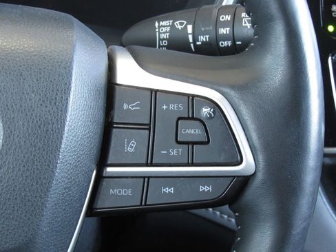Used 2023 Toyota Highlander Limited AWD/4WD image 28