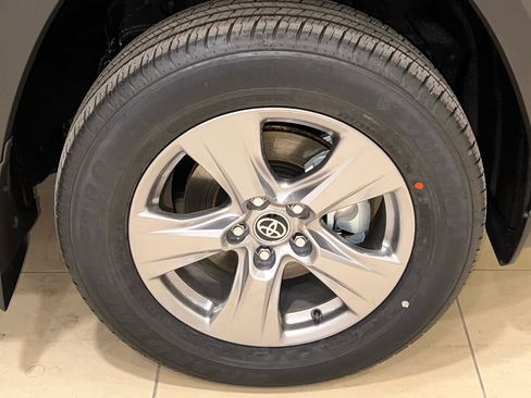 New 2025 Toyota RAV4 LE image 5