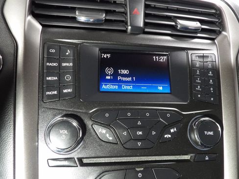 Used 2018 Ford Fusion SE FWD image 15