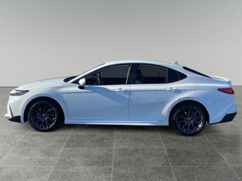 Used 2025 Toyota Camry SE FWD image 2