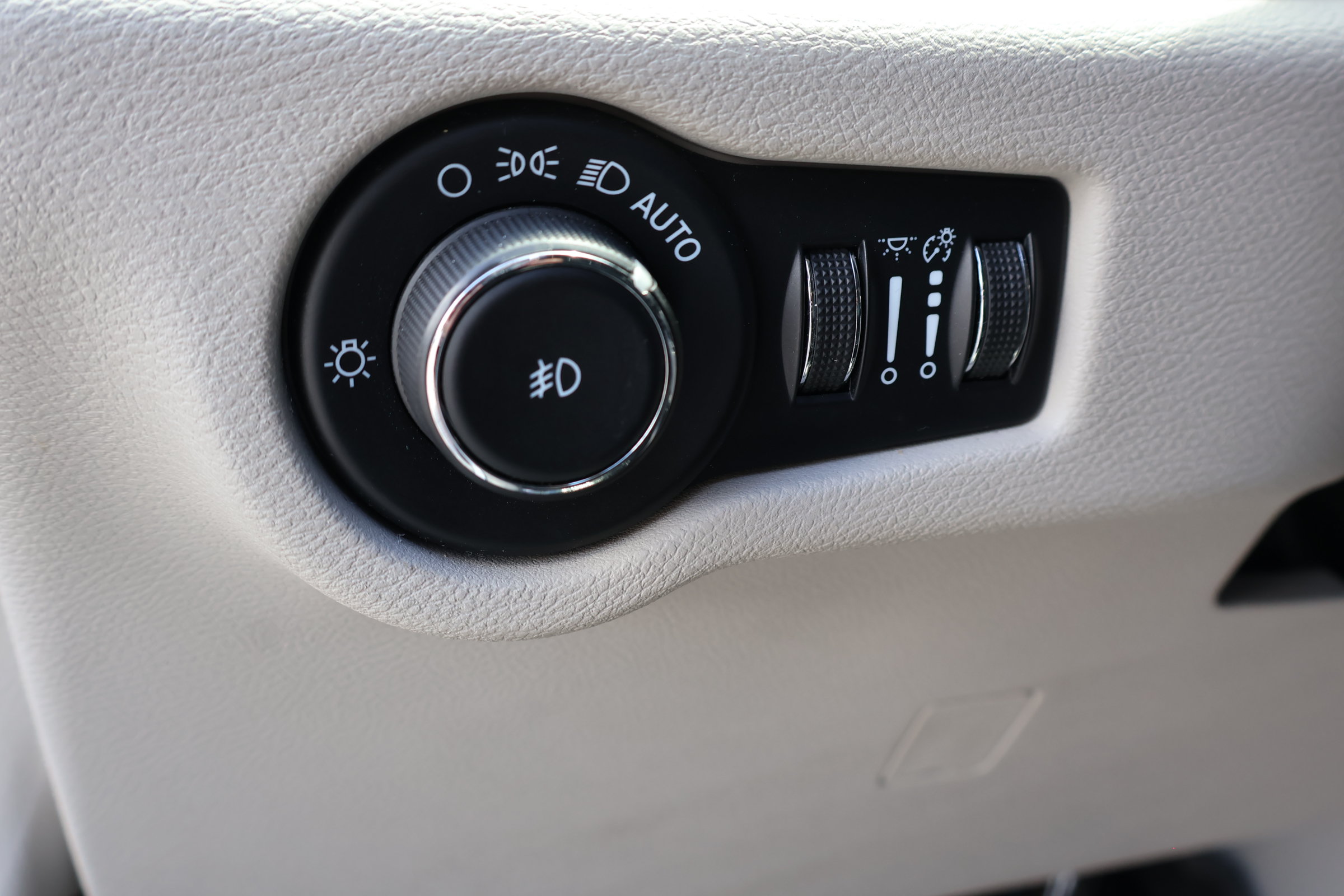 Used 2023 Chrysler Pacifica Limited FWD image 26