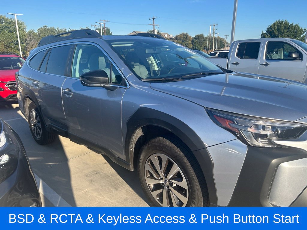 Used 2025 Subaru Outback Premium AWD/4WD image 2