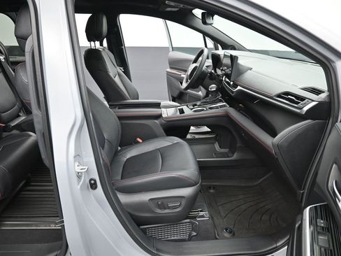 Used 2025 Toyota Sienna XSE image 34