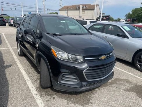 Used 2020 Chevrolet Trax LS w/ Tint and Cruise Package FWD image 3