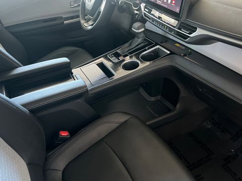 Used 2025 Toyota Sienna XSE image 15