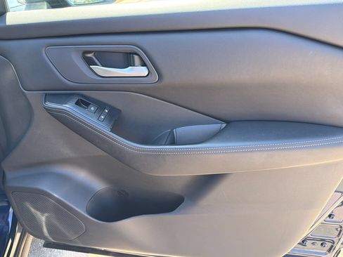 Used 2025 Nissan Rogue SV FWD image 14