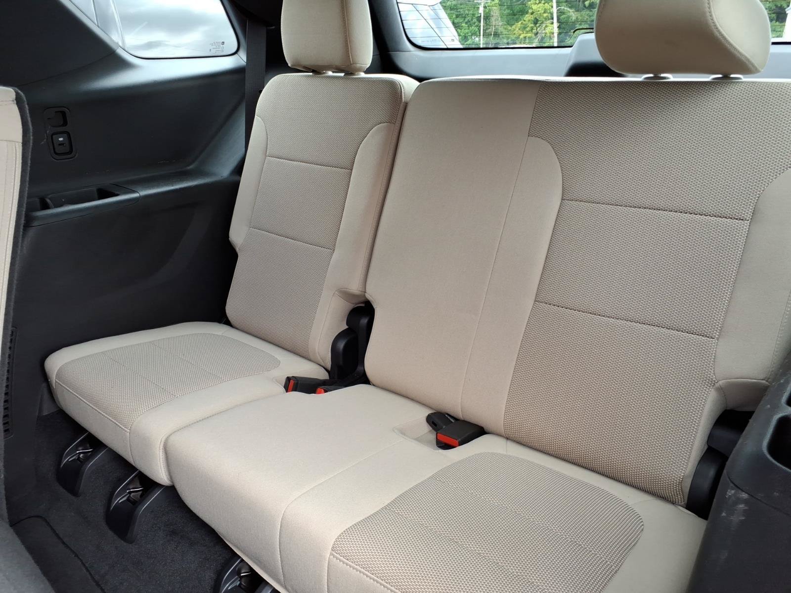 Used 2023 Chevrolet Traverse LS FWD image 12