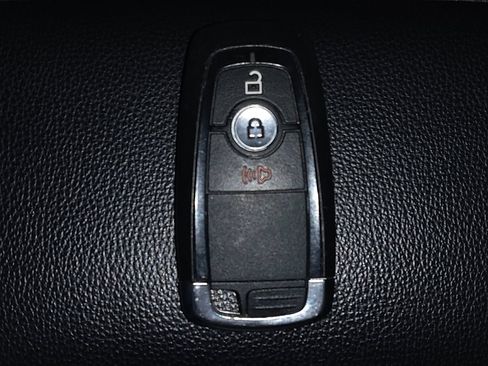 Used 2022 Ford Edge SEL image 32