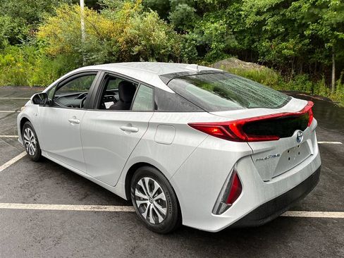Used 2021 Toyota Prius Prime LE FWD image 3