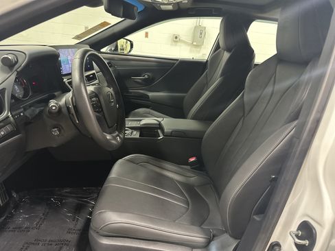 Used 2022 Lexus ES 350 F Sport w/ Accessory Package FWD image 16