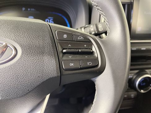 Certified 2025 Hyundai Venue SEL FWD image 29