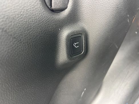 Used 2018 Jeep Compass Latitude w/ Popular Equipment Group image 26