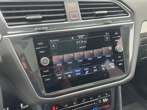 Used 2022 Volkswagen Tiguan SE R-Line image 16