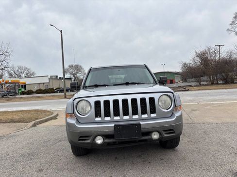 Used 2014 Jeep Patriot Sport image 2