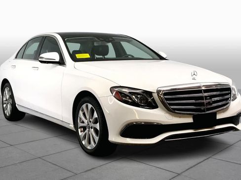 Used 2019 Mercedes-Benz E 300 4MATIC image 3