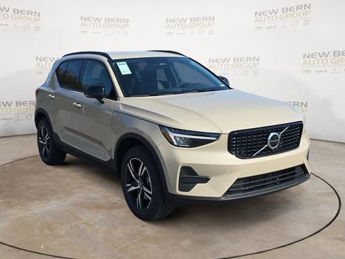 New 2026 Volvo XC40 B5 Core AWD/4WD image 7
