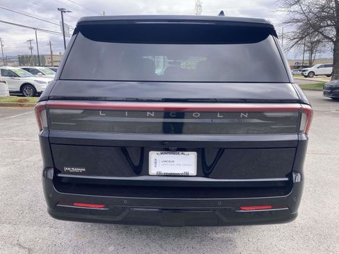 Certified 2025 Lincoln Navigator L Reserve image 6