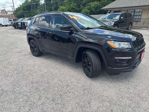 Used 2019 Jeep Compass Latitude FWD image 11