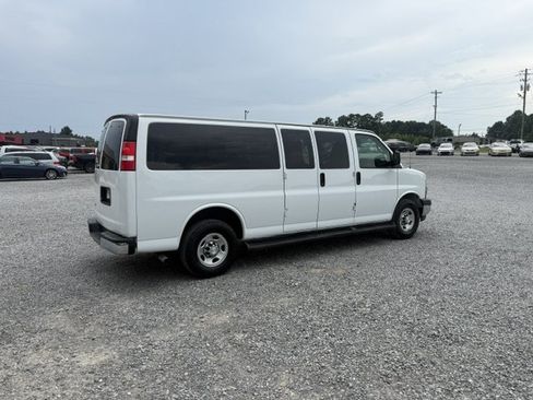 Used 2020 Chevrolet Express 3500 LT w/ LT Preferred Equipment Group RWD image 5
