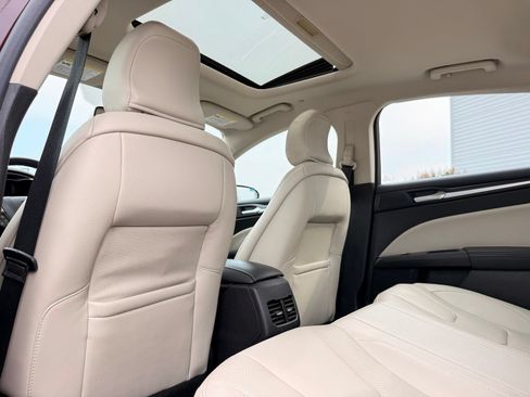 Used 2018 Ford Fusion Titanium FWD image 18