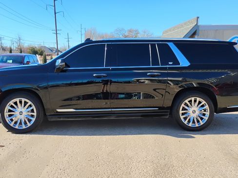 Used 2021 Cadillac Escalade ESV Premium Luxury w/ Driver Assist Tech Package image 4