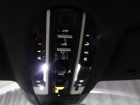 Certified 2022 Porsche Panamera 4 Platinum Edition image 35