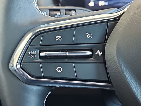 New 2025 Chevrolet Traverse LT w/ Midnight/Sport Edition image 18